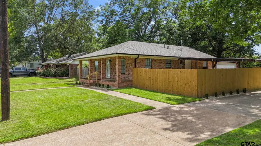 107 N Rainbow Dr, Whitehouse, TX 75791 - Image #2