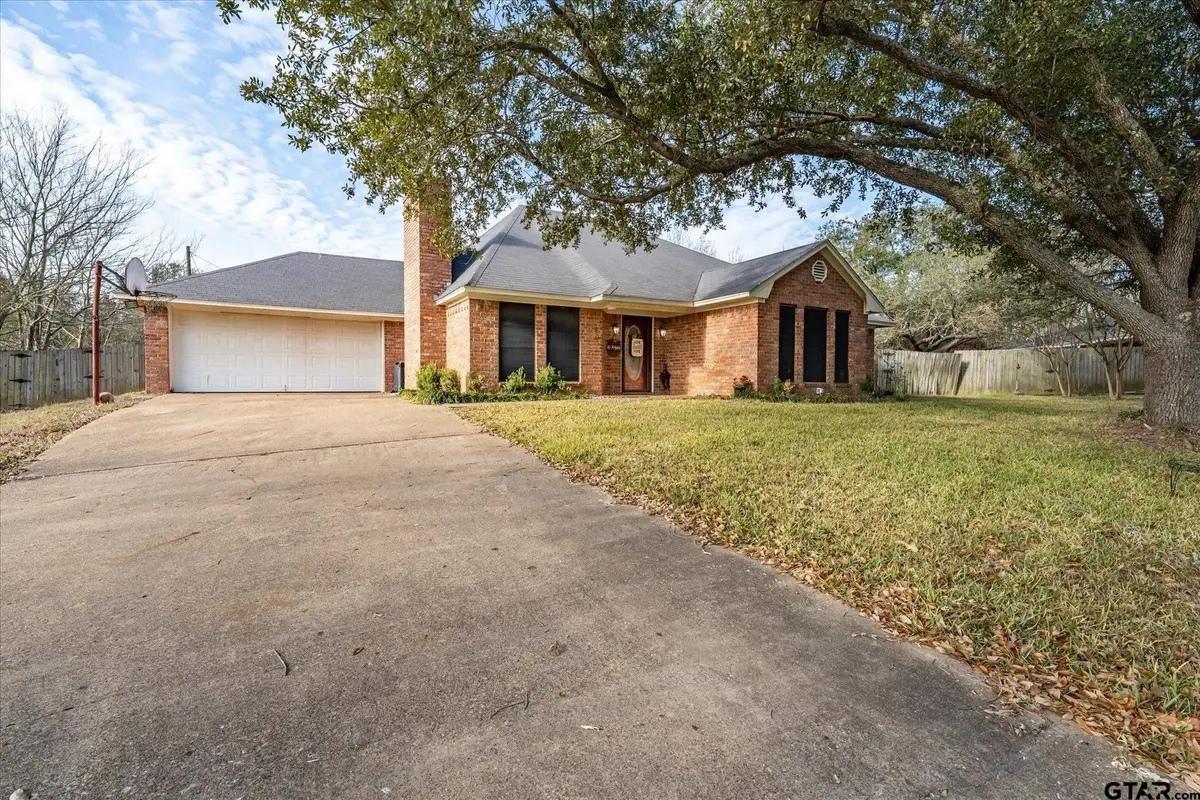 226 Colonial Cir, Athens, TX 75751 - Image #1