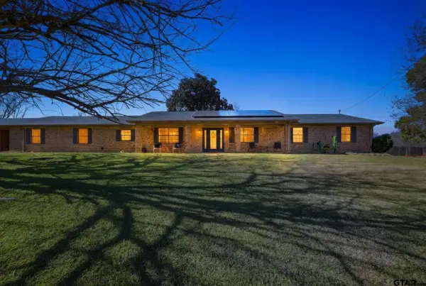 1409 Bassett Rd, Palestine, TX 75803