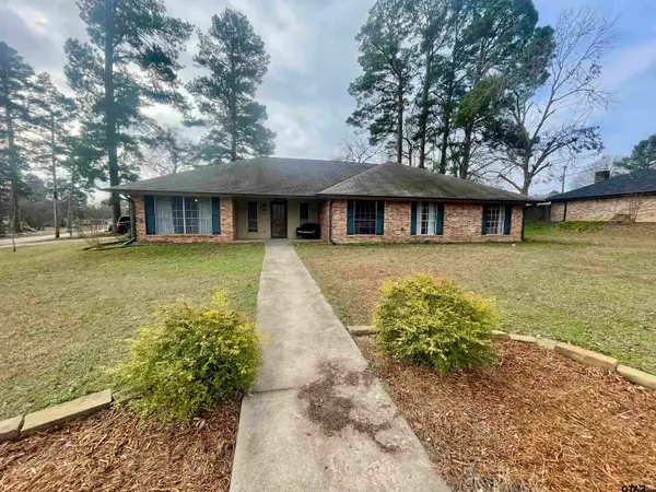 2101 Woodbine Drive, Gladewater, TX 75647