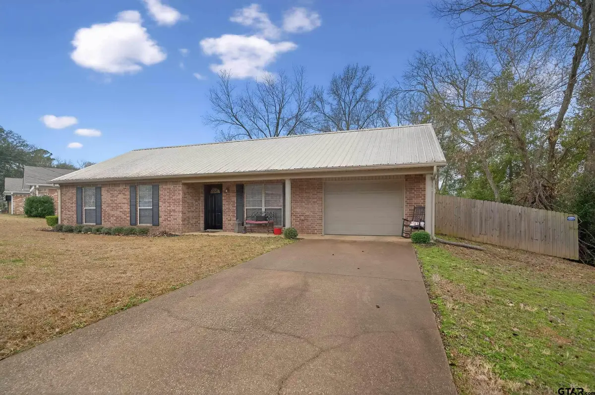 823 Willow Creek Dr, Jacksonville, TX 75766 - Image #1