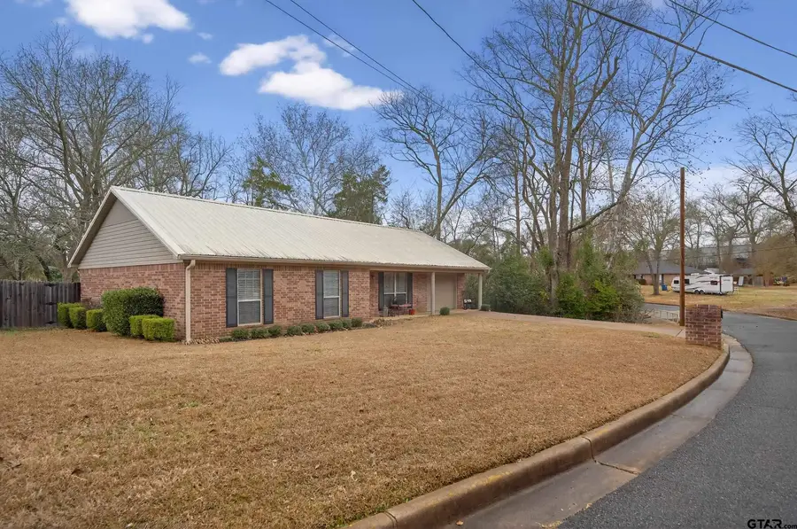 823 Willow Creek Dr, Jacksonville, TX 75766 - Image #3