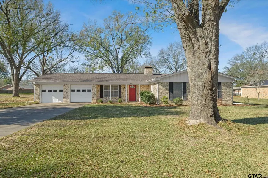 216 Helen Dr, Lindale, TX 75771 - Image #2