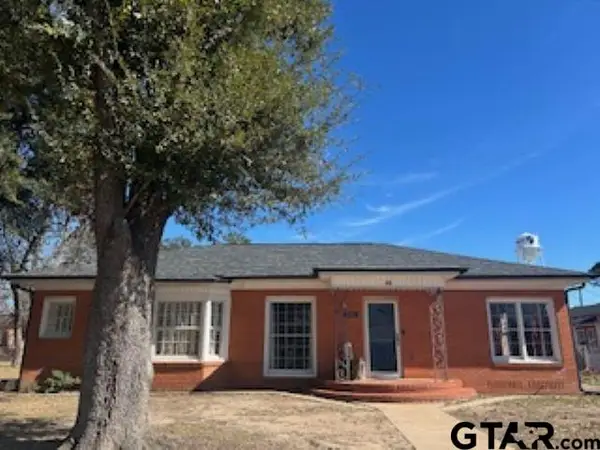 205 N Henry St, Lindale, TX 75771