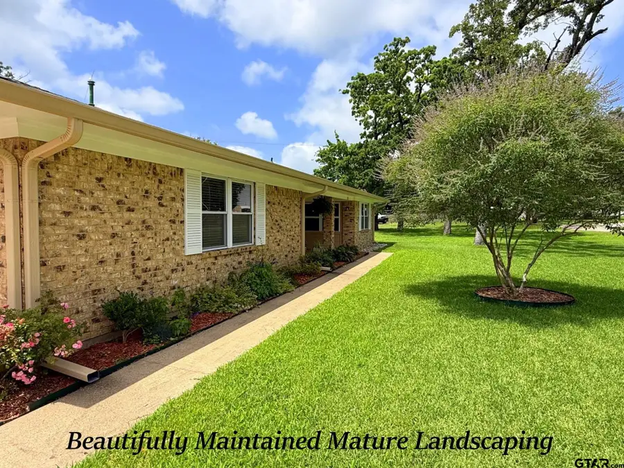 237 Oregon St., Van, TX 75790 - #2