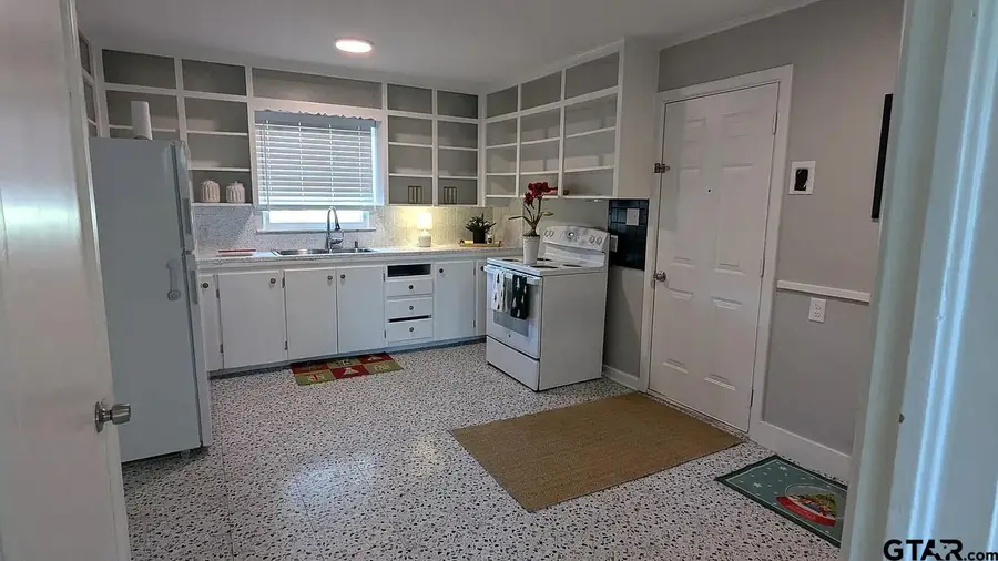 2417 S Kennedy, Tyler, TX 75701 - Image #2