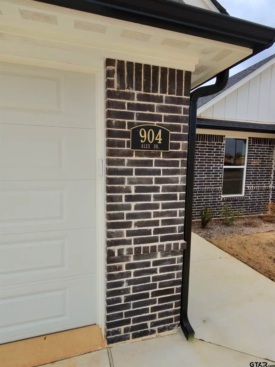 904 Alex Dr, Whitehouse, TX 75791 - #2