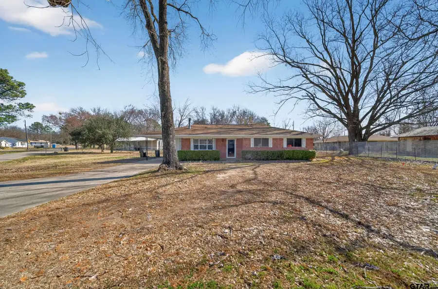 620 N Ravine St, Emory, TX 75440 - #2