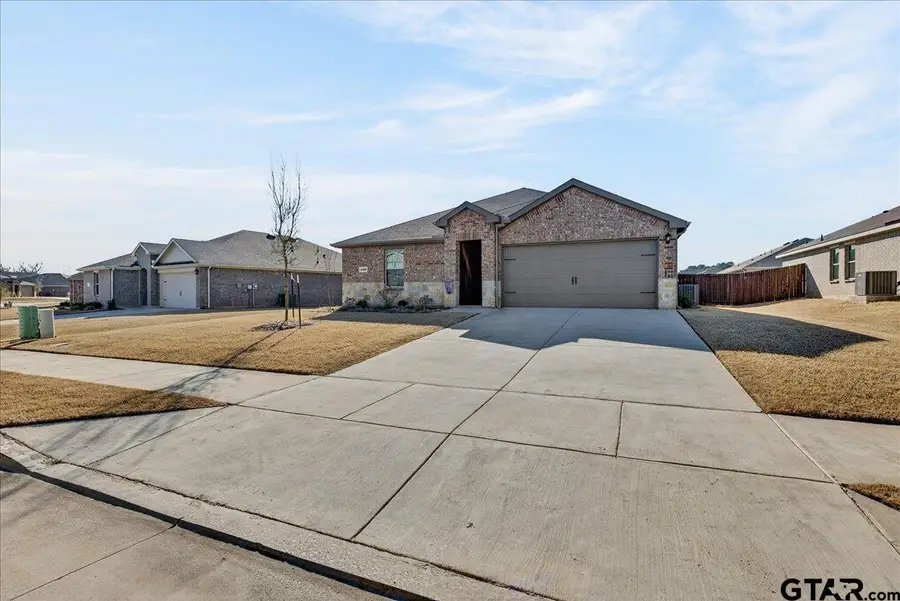 1203 Hidden Valley Dr, Chandler, TX 75758 - #2