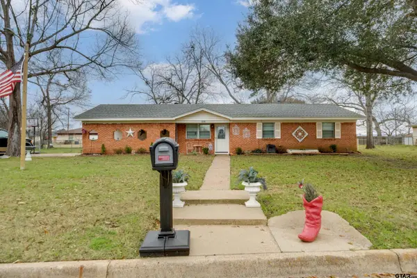 308 Shamrock Dr, Palestine, TX 75803