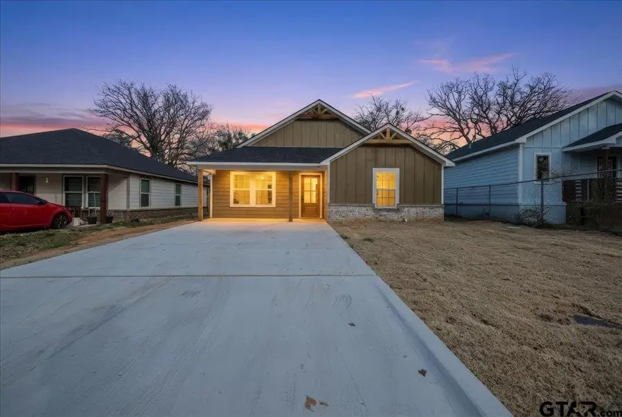 906 Duckenfield Avenue, Tyler, TX 75701 - #2