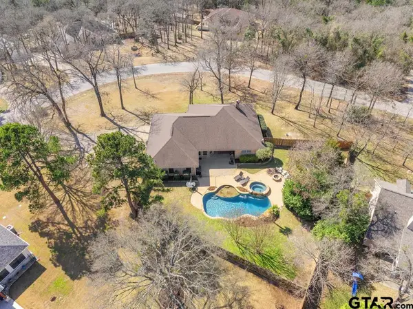 16687 Meadow Crest, Lindale, TX 75771
