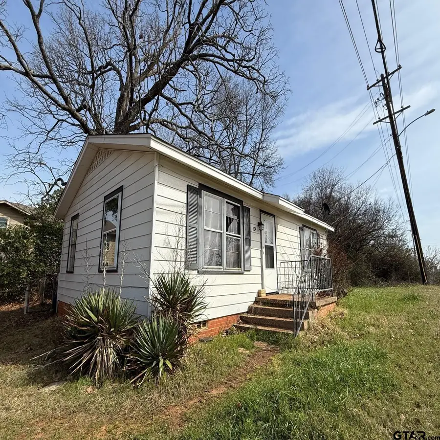 504 W Main St, Whitehouse, TX 75791 - #2