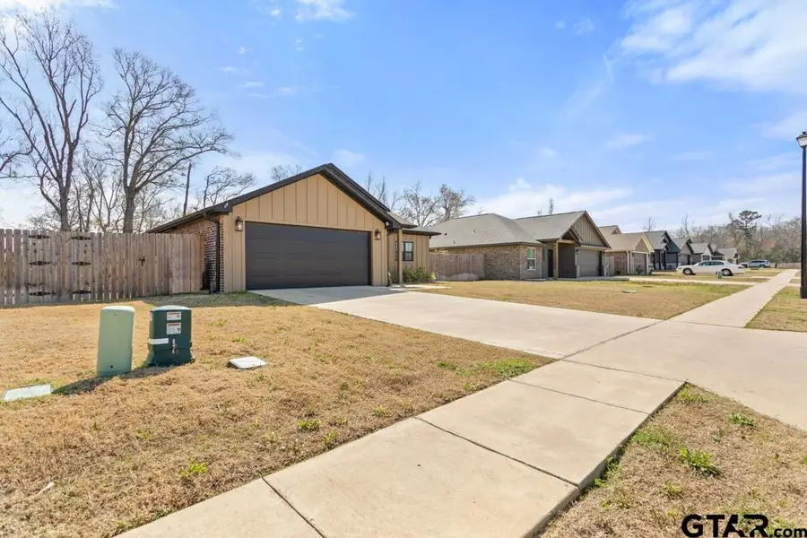 17110 Crossing Circle, Lindale, TX 75771 - #3