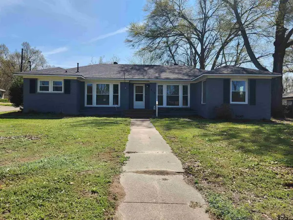 319 E HUBBARD, Lindale, TX 75771