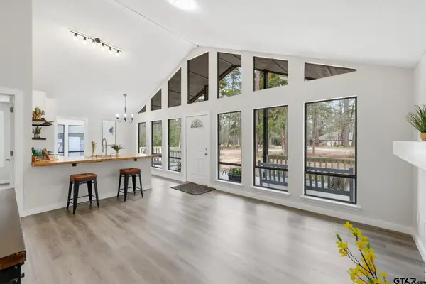 121 Candlelight Cv, Holly Lake Ranch, TX 75765