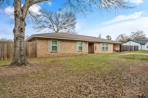 956 Faircrest Drive, Fairfield, TX 75840