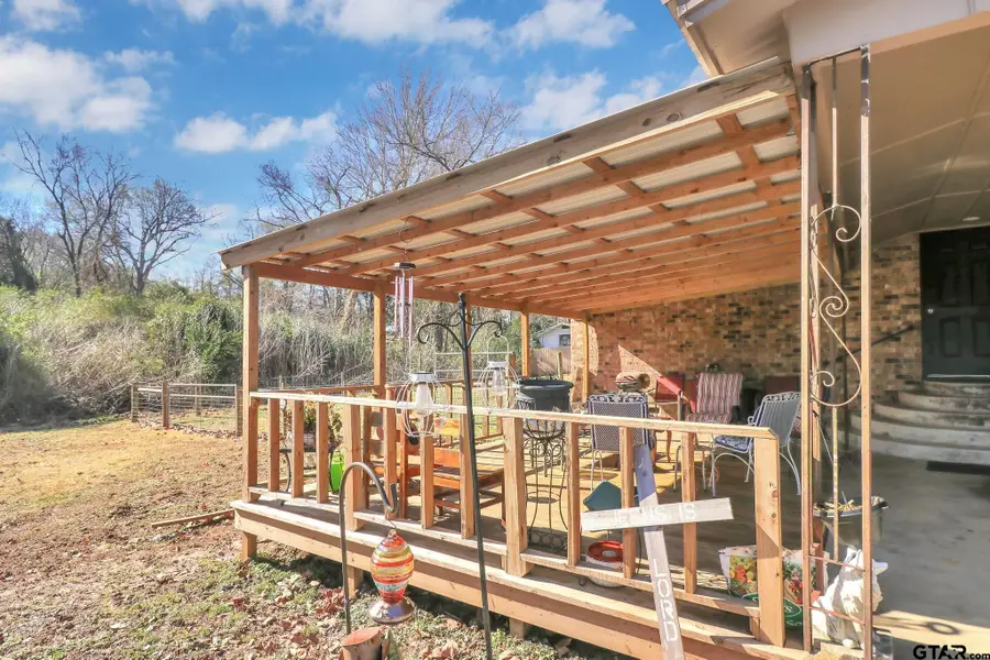 554 E San Antonio St, Alto, TX 75925 - #3