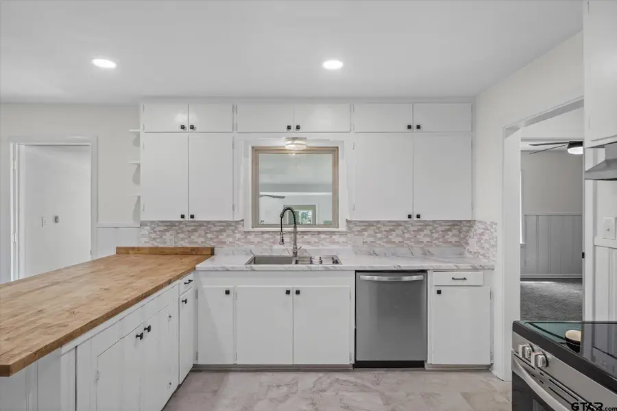 252 E Main, Van, TX 75790 - #2