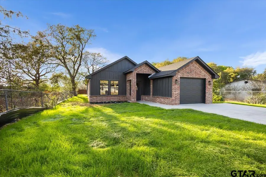 919 Duckenfield Ave, Tyler, TX 75701 - #3