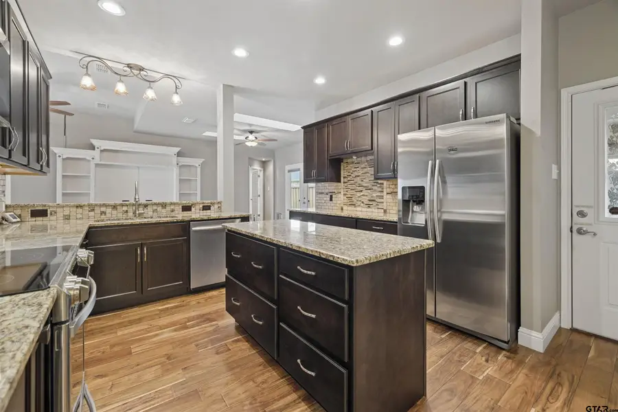 1409 Robbinwood Ct., Longview, TX 75601 - #2