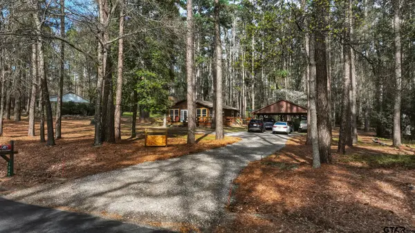 1048 W Holly Trl, Holly Lake Ranch, TX 75765