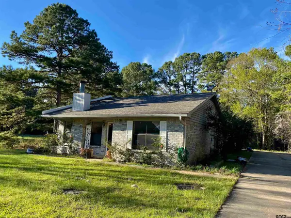 1015 E Broad St. #14, Mineola, TX 75773