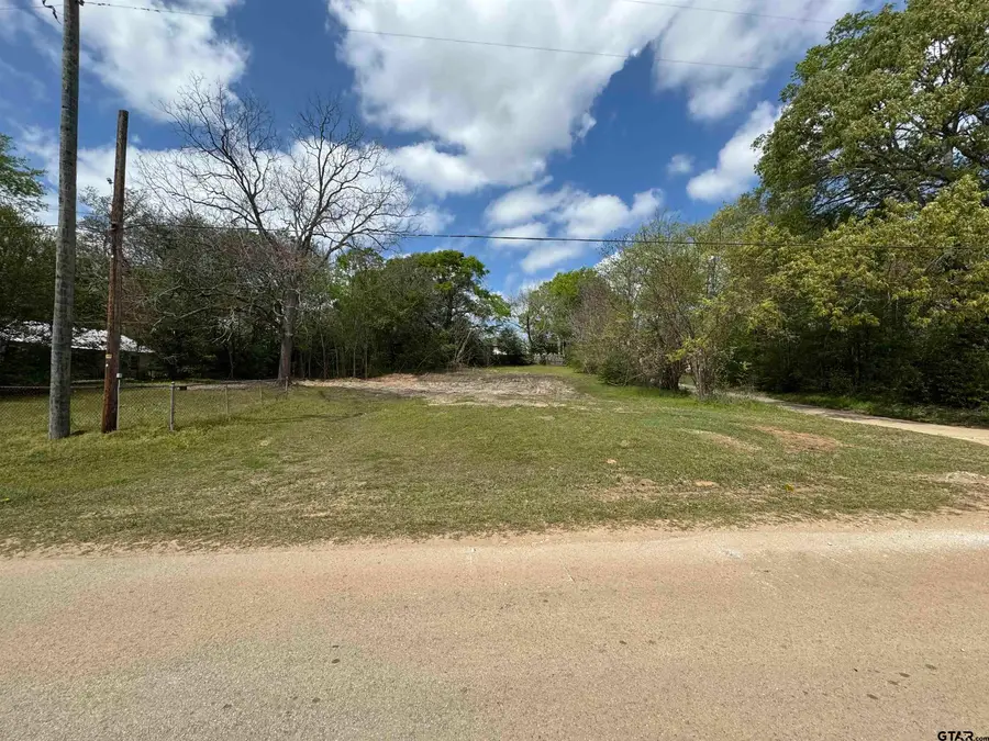 207 E Front St, Arp, TX 75750 - #2