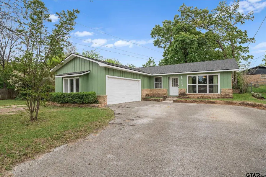 3021 Williamsburg Dr., Tyler, TX 75701 - #2