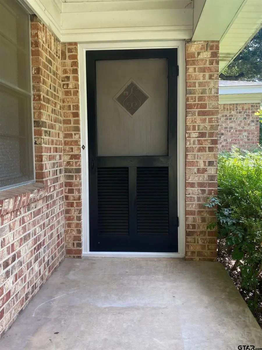 606 S Boyd St, Lindale, TX 75771 - #2