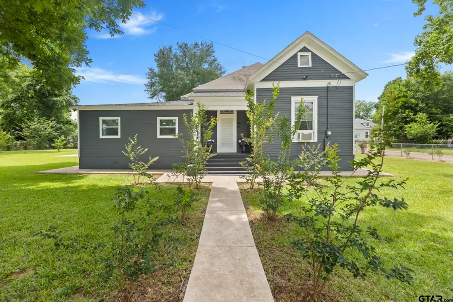 1419 N Sycamore St, Palestine, TX 75801 - #2