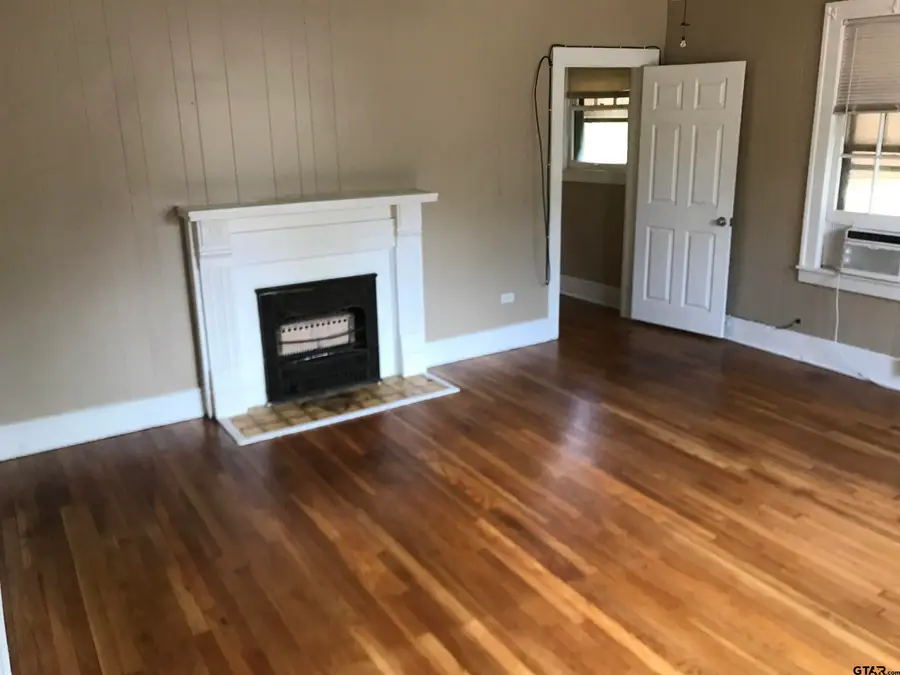 208 W Phillips Street, Apt 200, Tyler, TX 75701 - #3