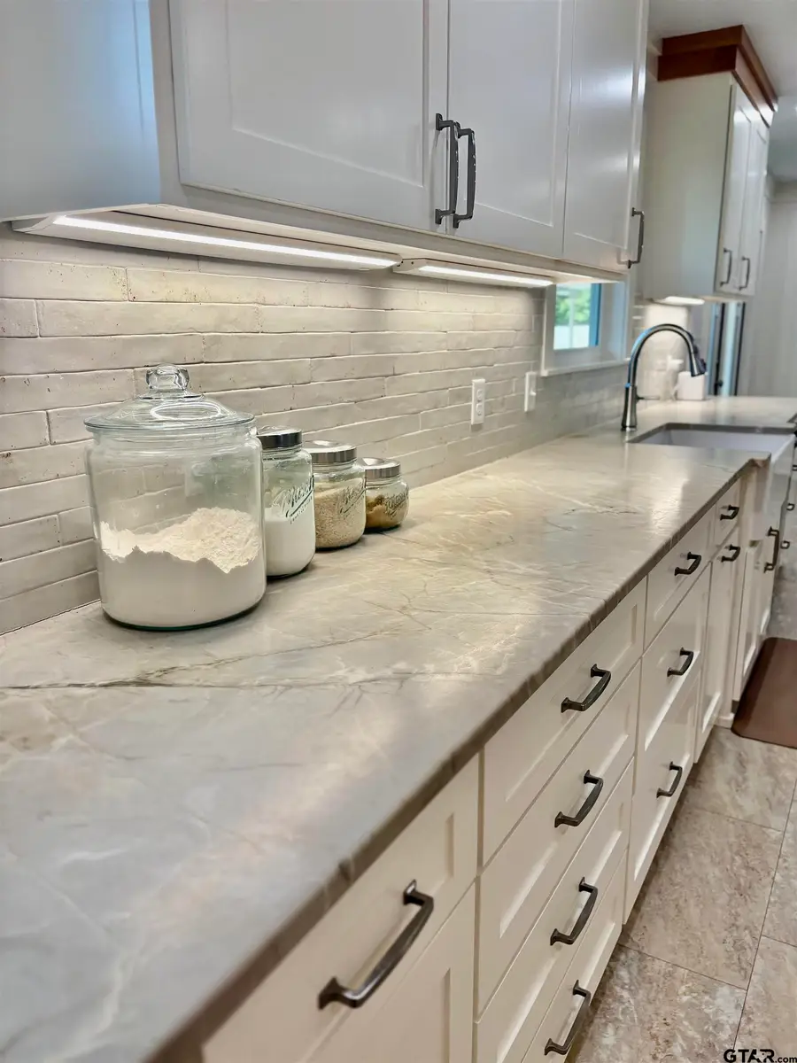 516 Dartmouth Dr., Tyler, TX 75701 - #2