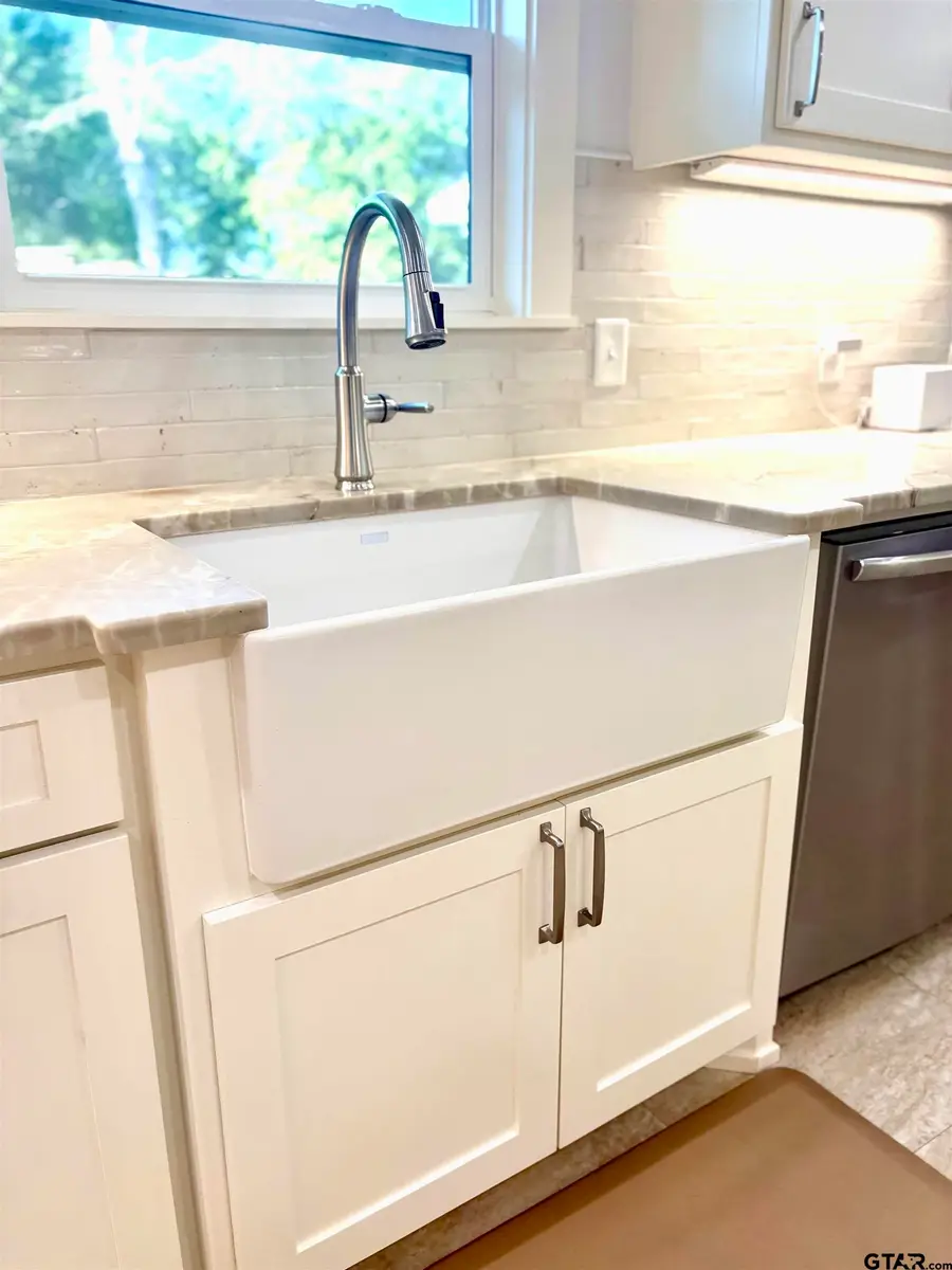 516 Dartmouth Dr., Tyler, TX 75701 - #3