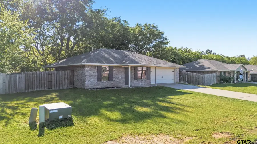 208 Shelley, Lindale, TX 75771 - #2