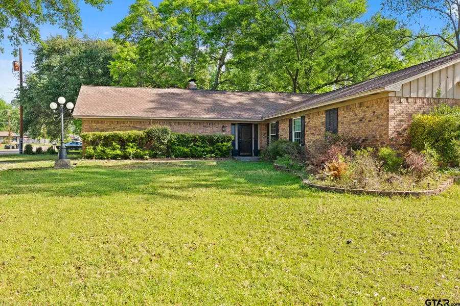 2090 Fort Drive, Longview, TX 75604 - #2