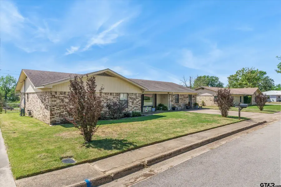 602 Gearner Dr., Winnsboro, TX 75494 - #2