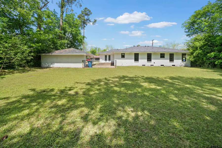 907 Henerson St., Jacksonville, TX 75766 - #3