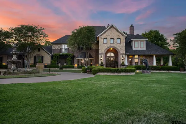 725 Locust Dr., Red Oak, TX 75154