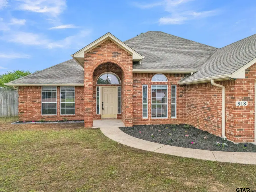 818 Greenwood Circle, Lindale, TX 75771 - #2