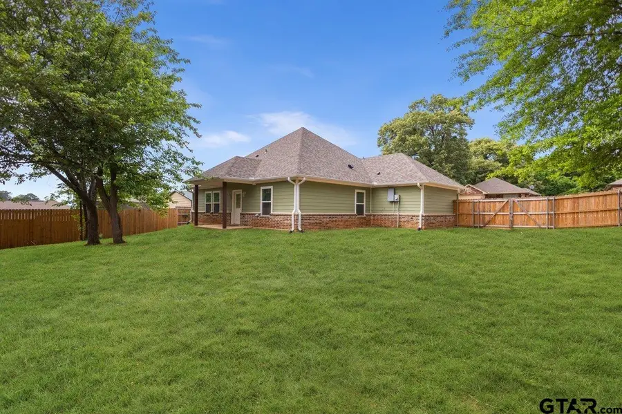 412 Crosby St, Lindale, TX 75771 - #3