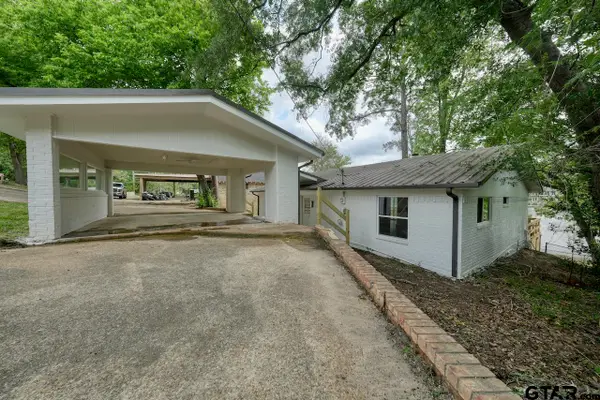 1221 Chateau Ln, Hideaway, TX 75771