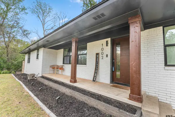 1002 W Reagan St, Palestine, TX 75801