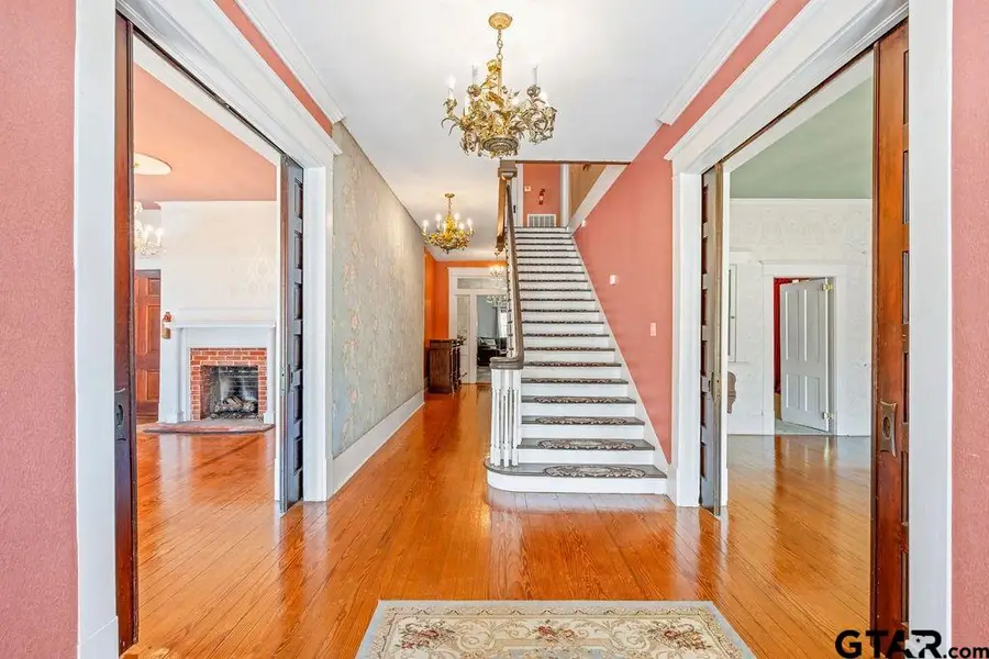 218 N Texas St, Pittsburg, TX 75686 - #2