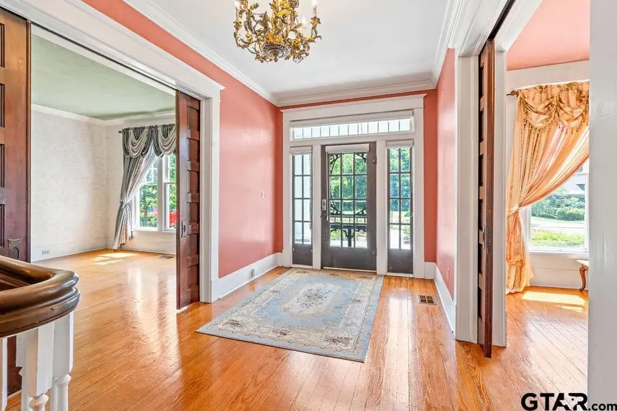 218 N Texas St, Pittsburg, TX 75686 - #3