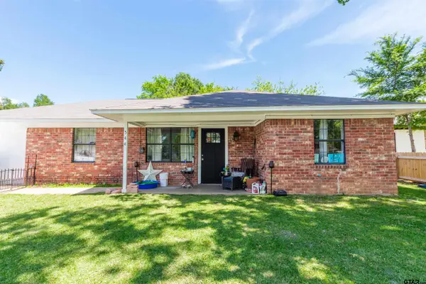 544 Cherry St, Chandler, TX 75758