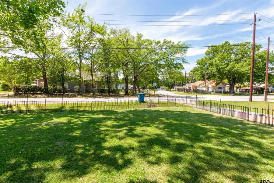 544 Cherry St, Chandler, TX 75758 - #2