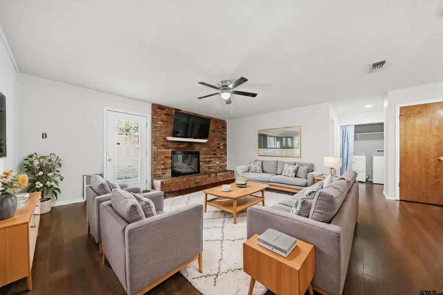 407 Shelly Dr, Whitehouse, TX 75791 - #2