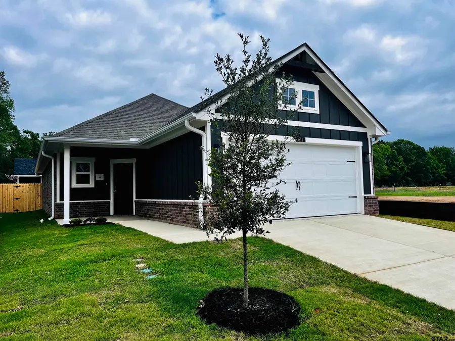 611 Park Central, Chandler, TX 75758 - #2