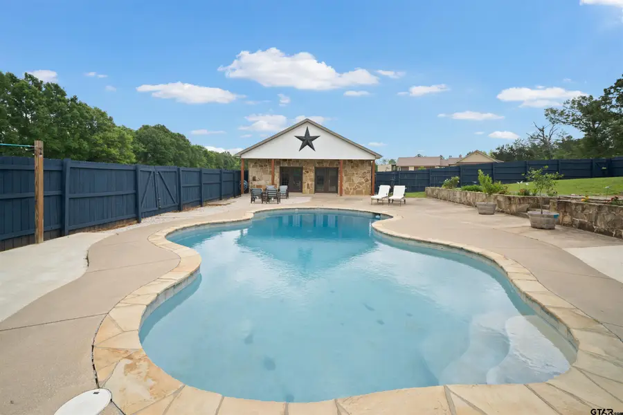 808 N Jarvis, Troup, TX 75789 - #3